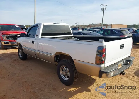 2000 Chevrolet Silverado 2500 Ls z USA, uszkodzony, nr VIN 1GCGC24U5YE150229